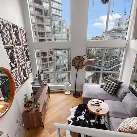 Appartamento Beautiful Downtown Loft With Full Kitchen Vancouver Esterno foto