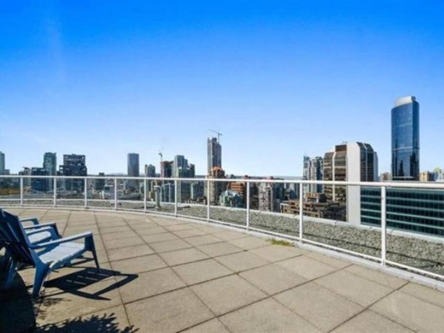 Appartamento Beautiful Downtown Loft With Full Kitchen Vancouver Esterno foto